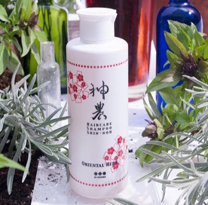 神農ヘアシャンプー 200ml 植物の抽出液とハーブエッセンスをバランスよく配合した究極の自然派シャンプー。
