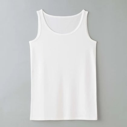 竹布･さらりﾉｰｽﾘｰﾌﾞL/ｵﾌﾎﾜｲﾄ 定番のインナーとして使いやすいシンプルなデザインのタンクトップです。抗菌性・消臭性・制電性・吸水性などの優れた性質をもつ素材は軽やかな程よい着心地で暑い夏も快適です。