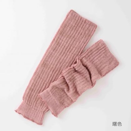 竹布・ほっこりあったかレッグウォーマー・曙色(あけぼのいろ) ゆったりとした装着感で腕や足元をしっかり包みあたためる、あたらしいTAKEFUのほっこりあったかレッグウォーマー。空気層のあるざっくりした風合いにリニューアル。足元の深部までしっかり温めます。